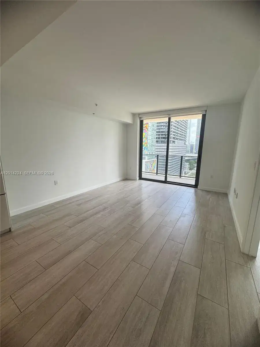 45 SW 9th St # 1104, Miami FL 33130 photo 4
