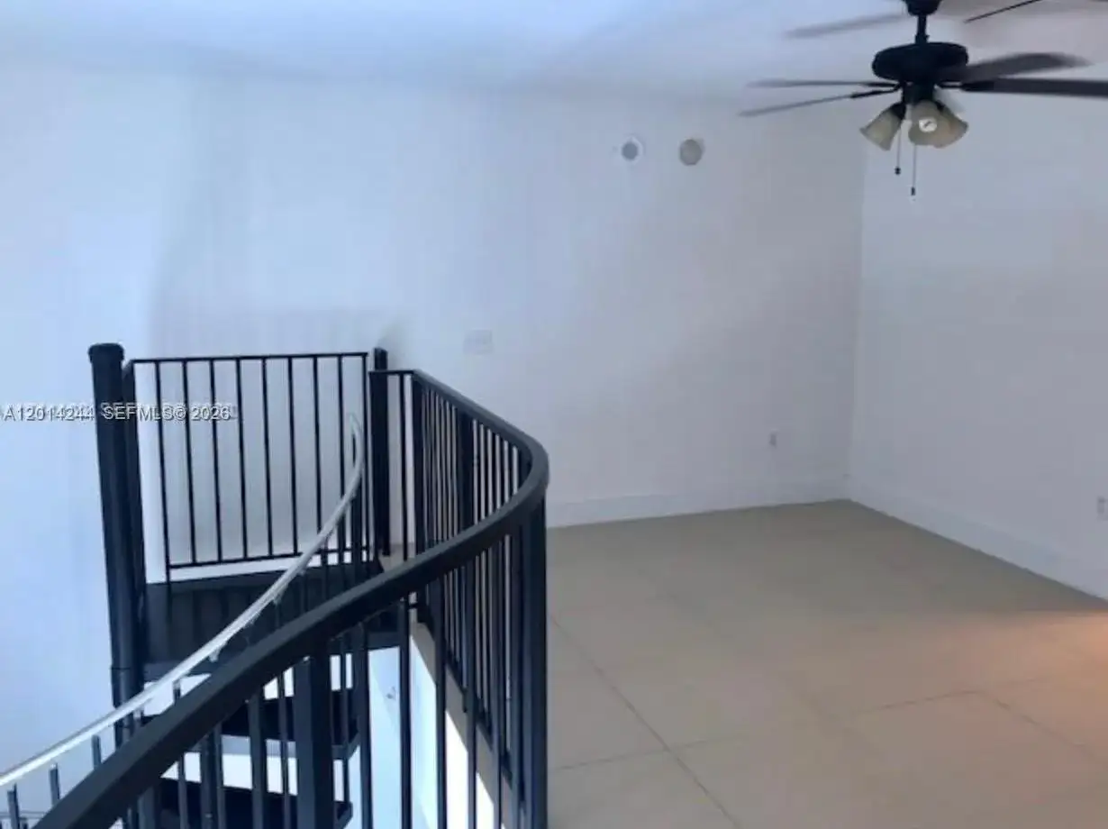 300 S Biscayne Blvd # L32, Miami FL 33131 photo 5