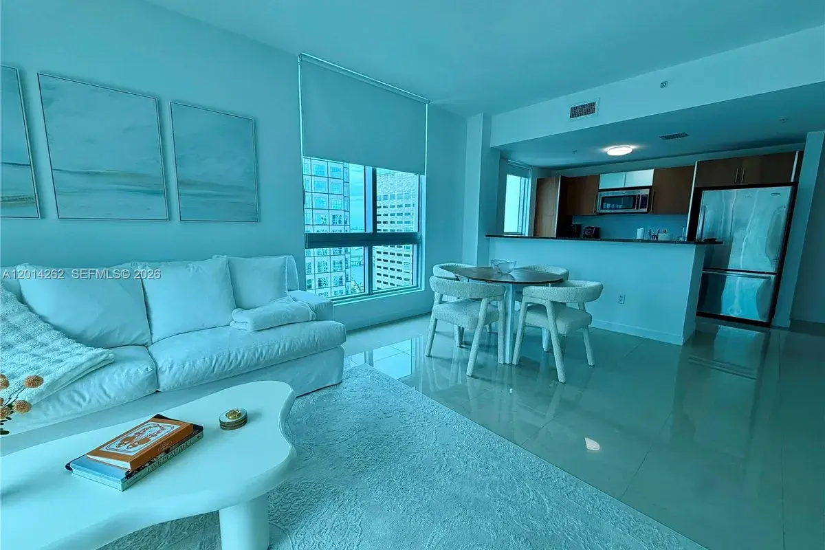 300 S Biscayne Blvd # 3701, Miami FL 33131
