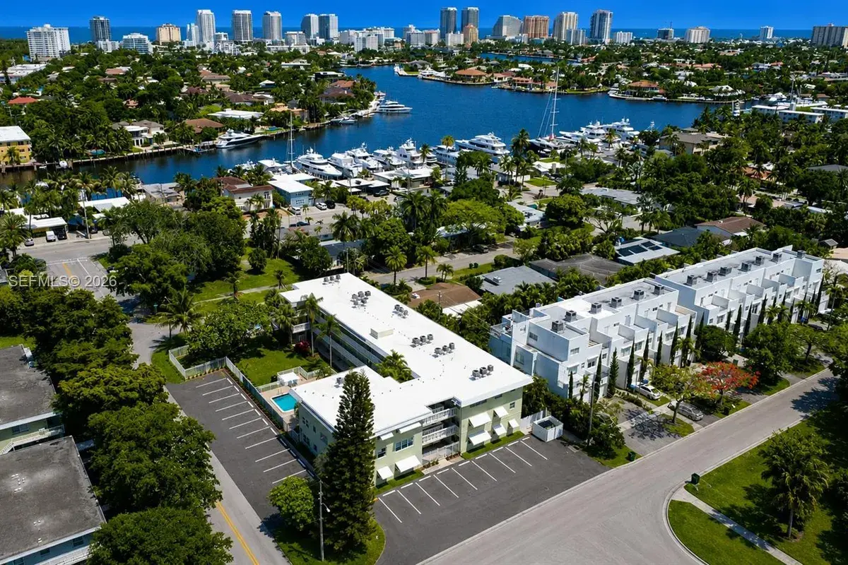 1900 NE 8th Ct # 105, Fort Lauderdale FL 33304