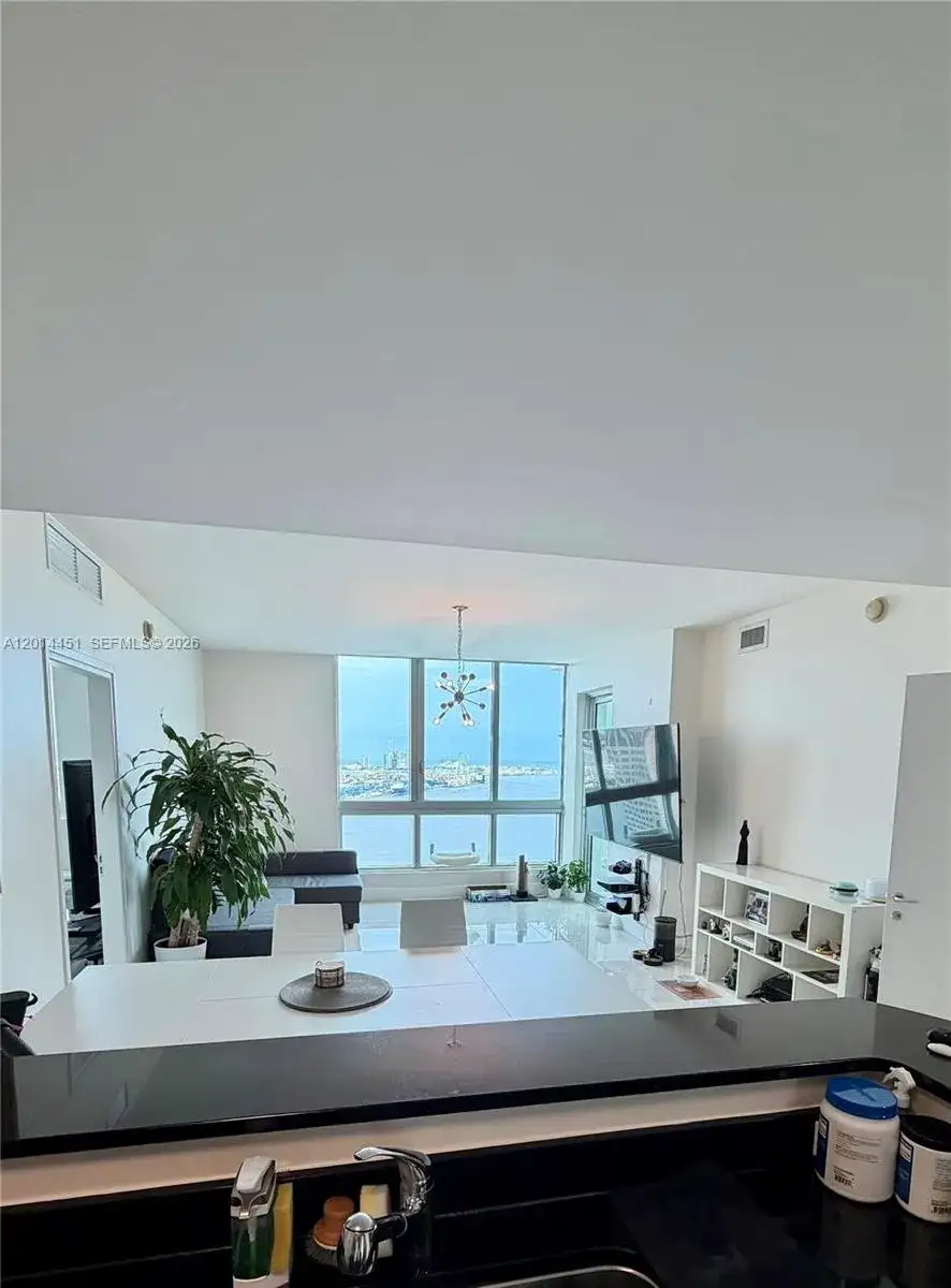 300 S Biscayne Blvd # 3212, Miami FL 33131 photo 5