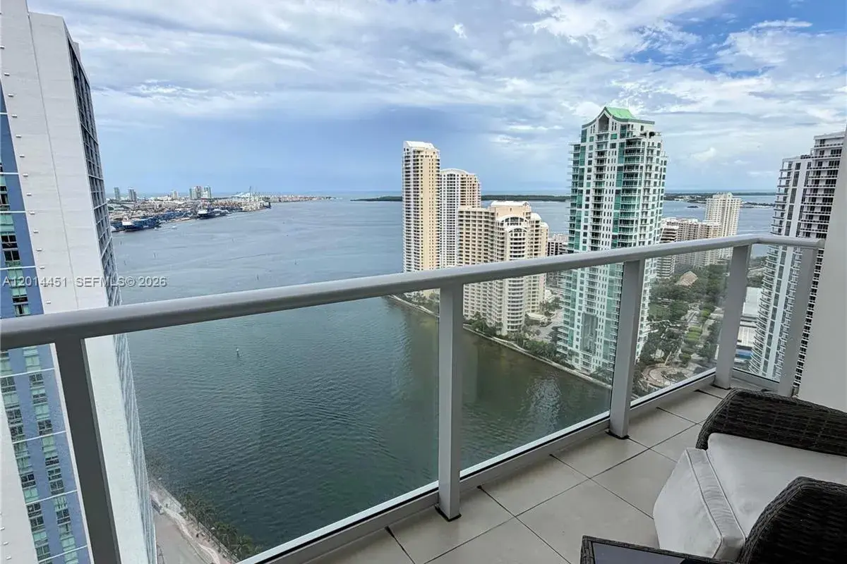 300 S Biscayne Blvd # 3212, Miami FL 33131