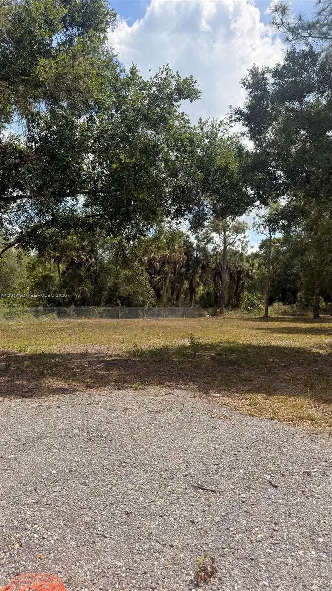 465 S Estribo st, Clewiston FL 33440-2613 photo 2