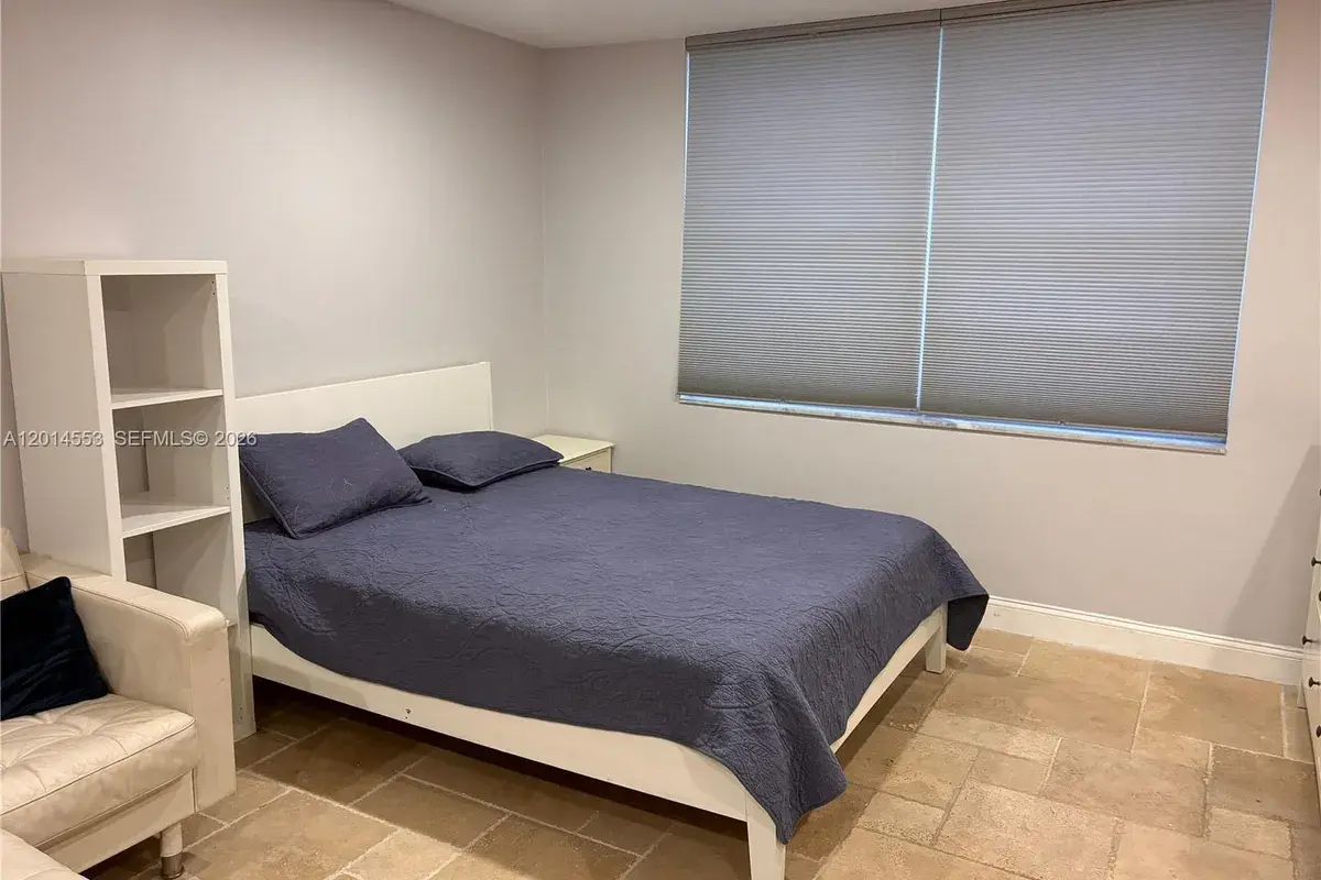 2780 NE 183rd St # 1, Aventura FL 33160