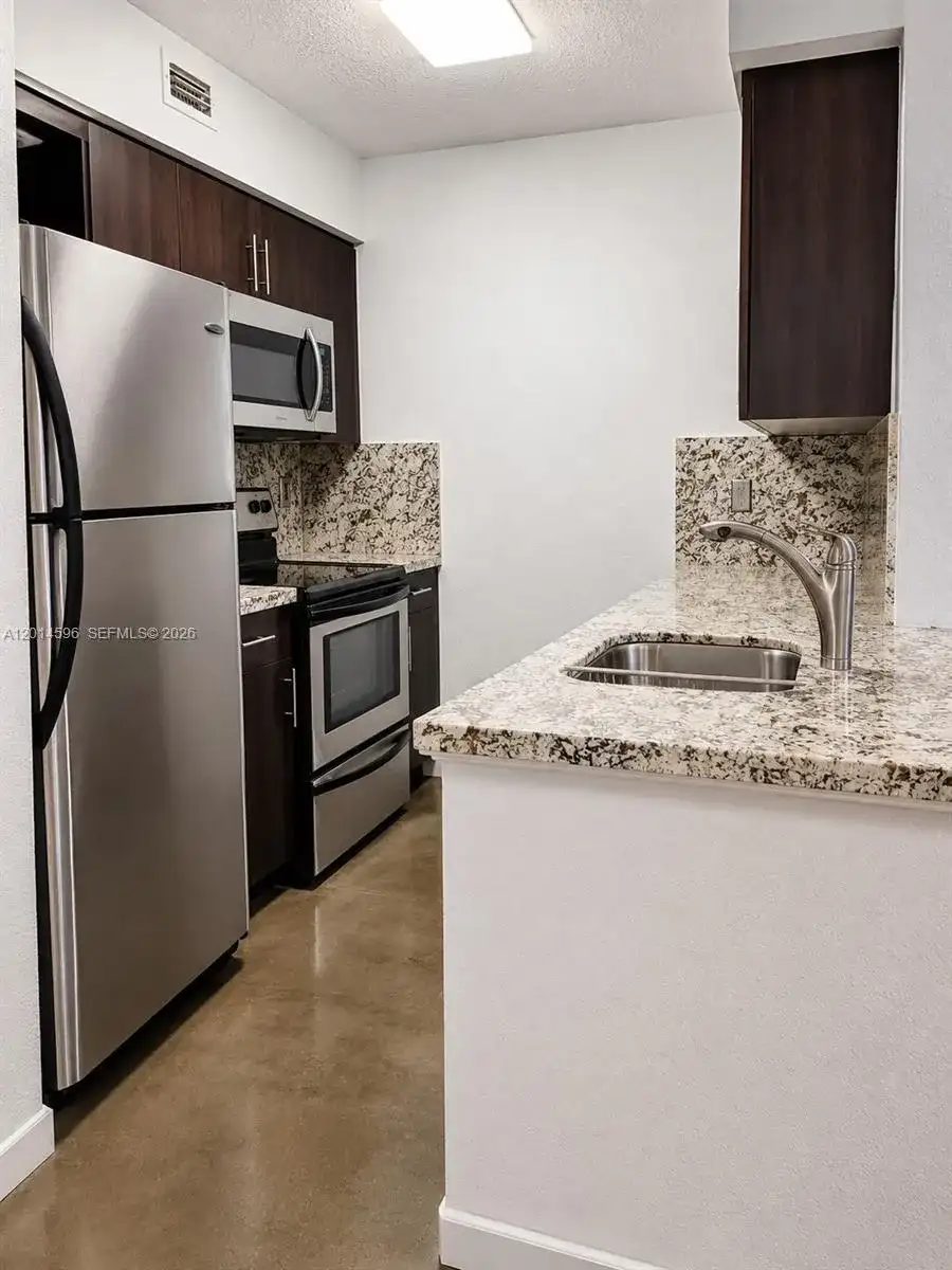 2890 N Oakland Forest Dr # 203, Oakland Park FL 33309 photo 4