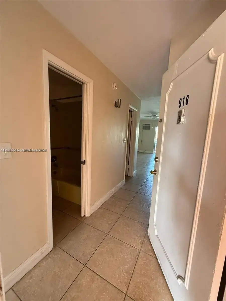 18707 NE 2nd Ave # 918, Miami FL 33179 photo 4