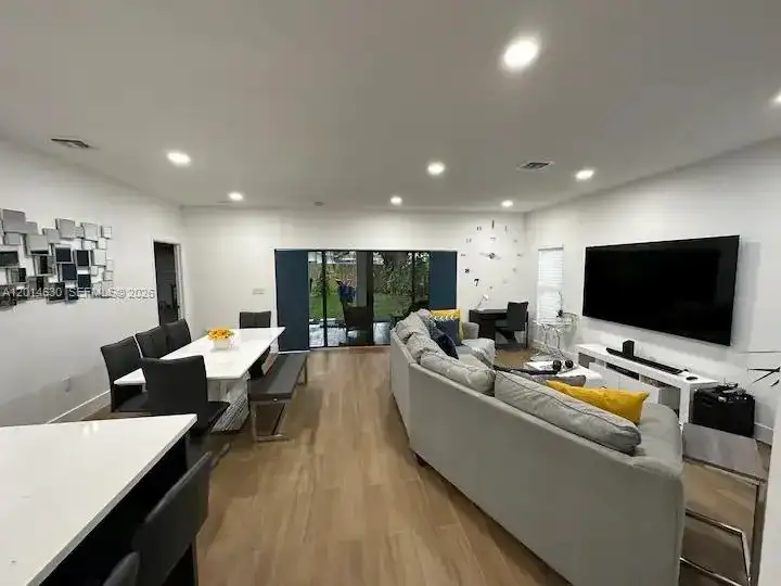 613 NW 10th St, Hallandale Beach FL 33009 photo 5