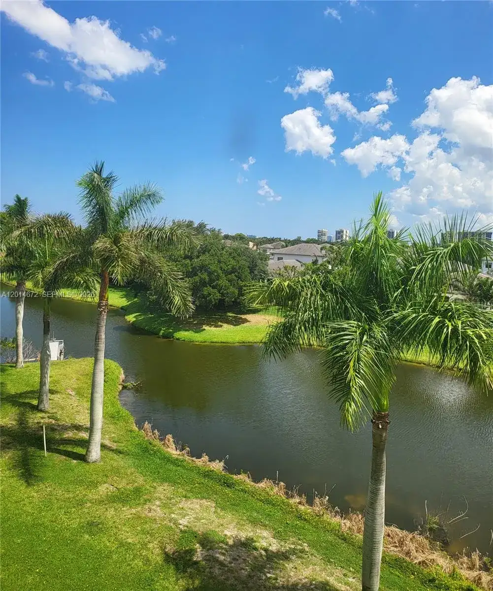 3640 Whitehall Dr # 406, West Palm Beach FL 33401 photo 4