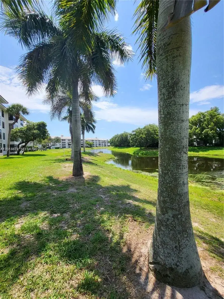 3640 Whitehall Dr # 406, West Palm Beach FL 33401 photo 5