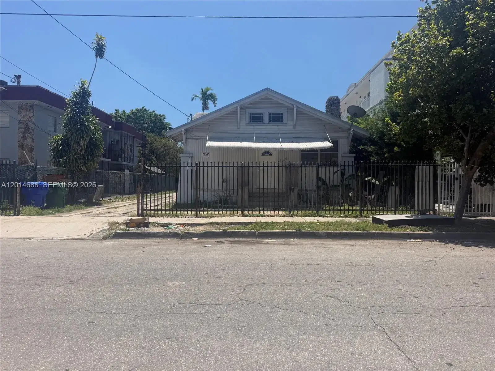 1236 NW 5th St, Miami FL 33125 photo 2