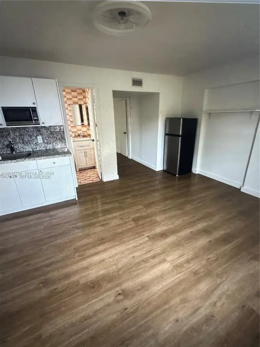 7546 NW 2nd Ter, Miami FL 33126 photo 5