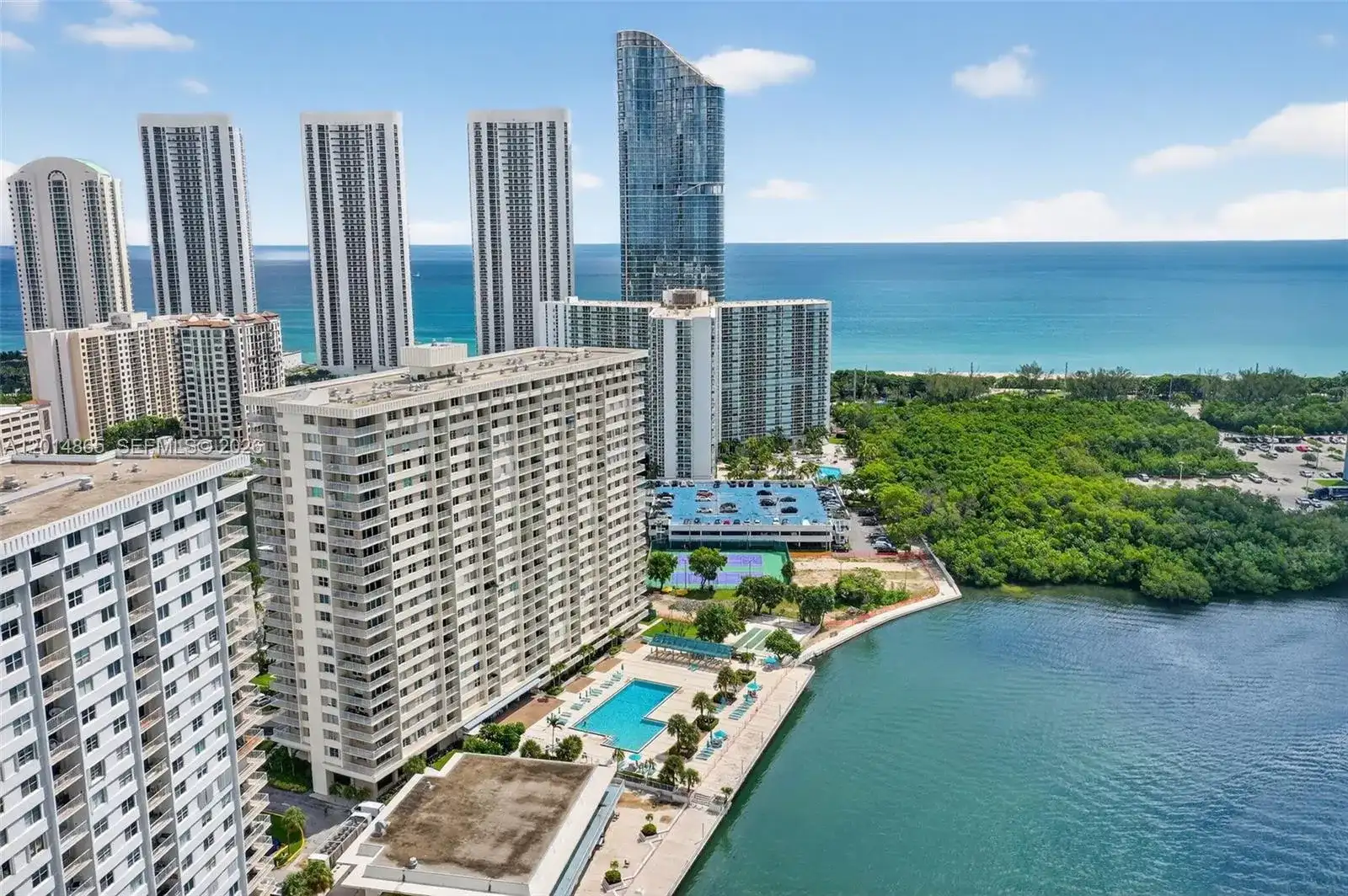 300 Bayview Dr # 1009, Sunny Isles Beach FL 33160