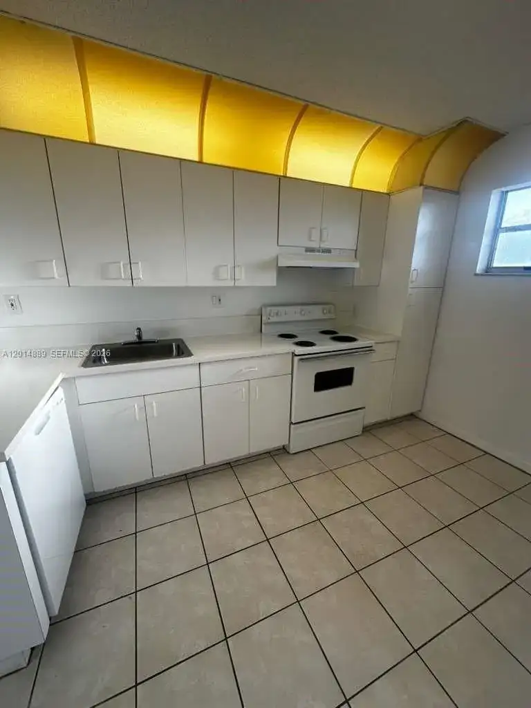 2903 NE 163rd St # 506, North Miami Beach FL 33160 photo 2
