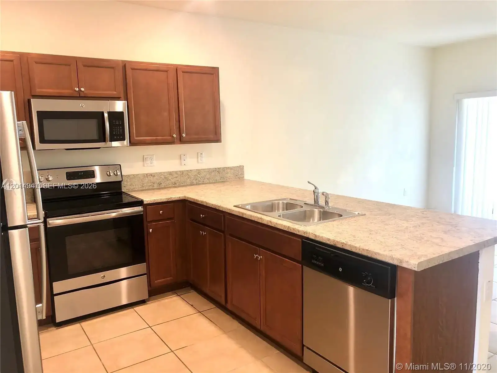 9213 W 33rd Way, Hialeah FL 33018 photo 4