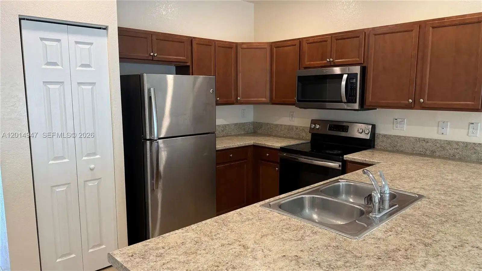 9213 W 33rd Way, Hialeah FL 33018 photo 5