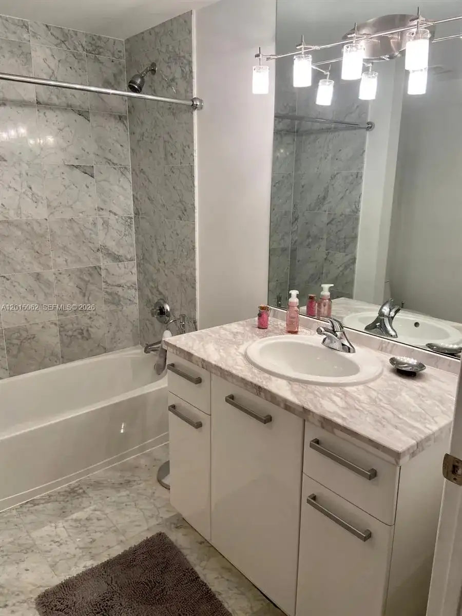 253 NE 2nd St # 312, Miami FL 33132 photo 3