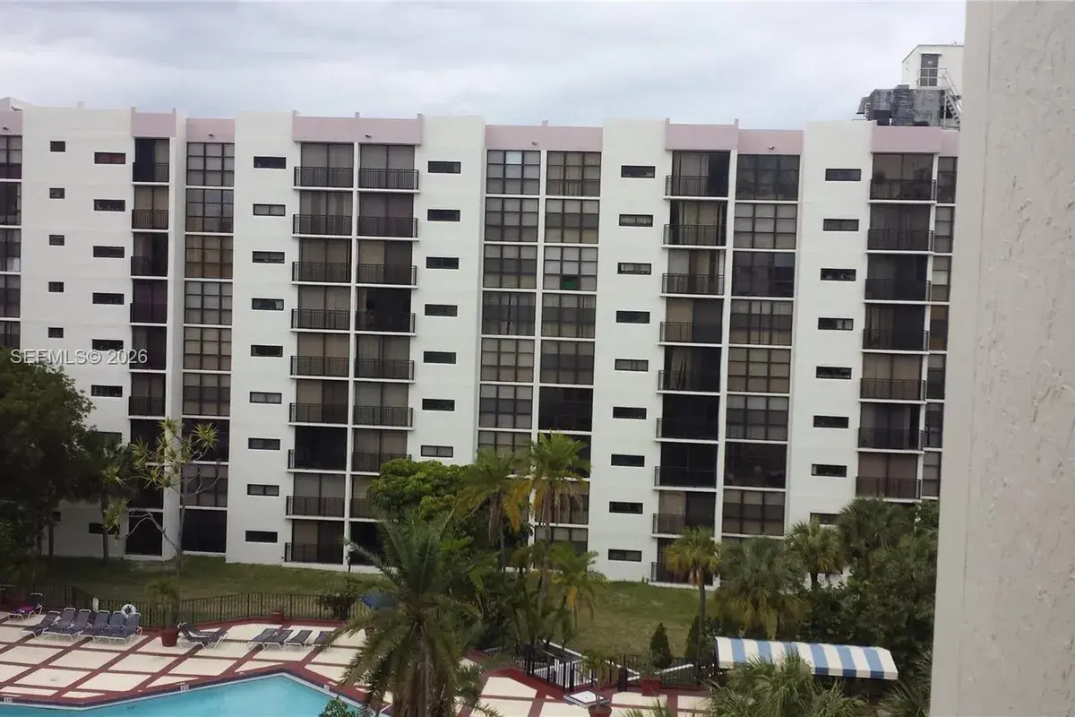 16909 N Bay Rd # 914, Sunny Isles Beach FL 33160