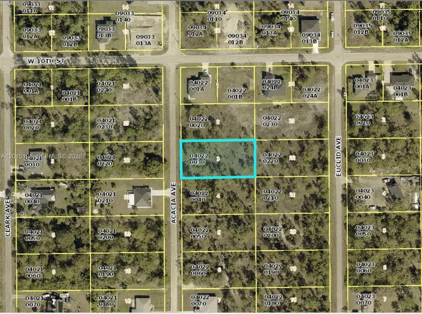 918 Acacia Ave, Lehigh Acres FL 33972 photo 2