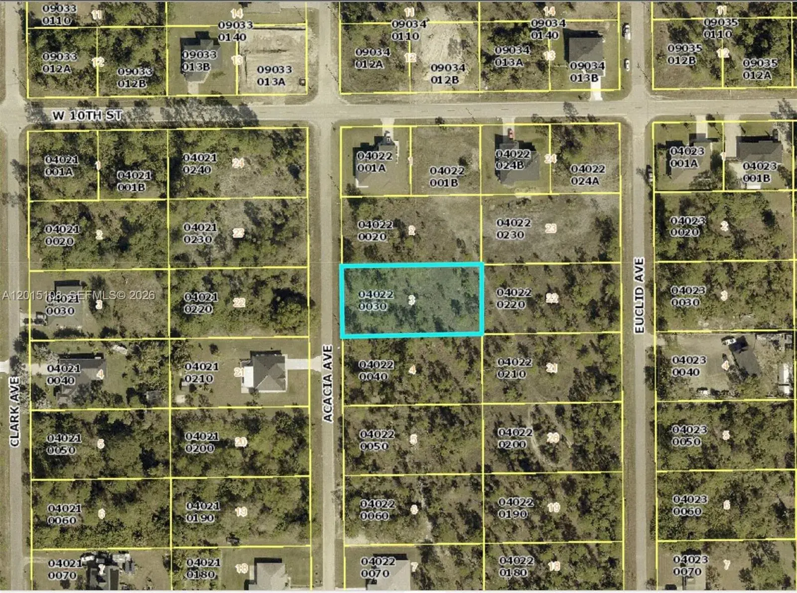 918 Acacia Ave, Lehigh Acres FL 33972