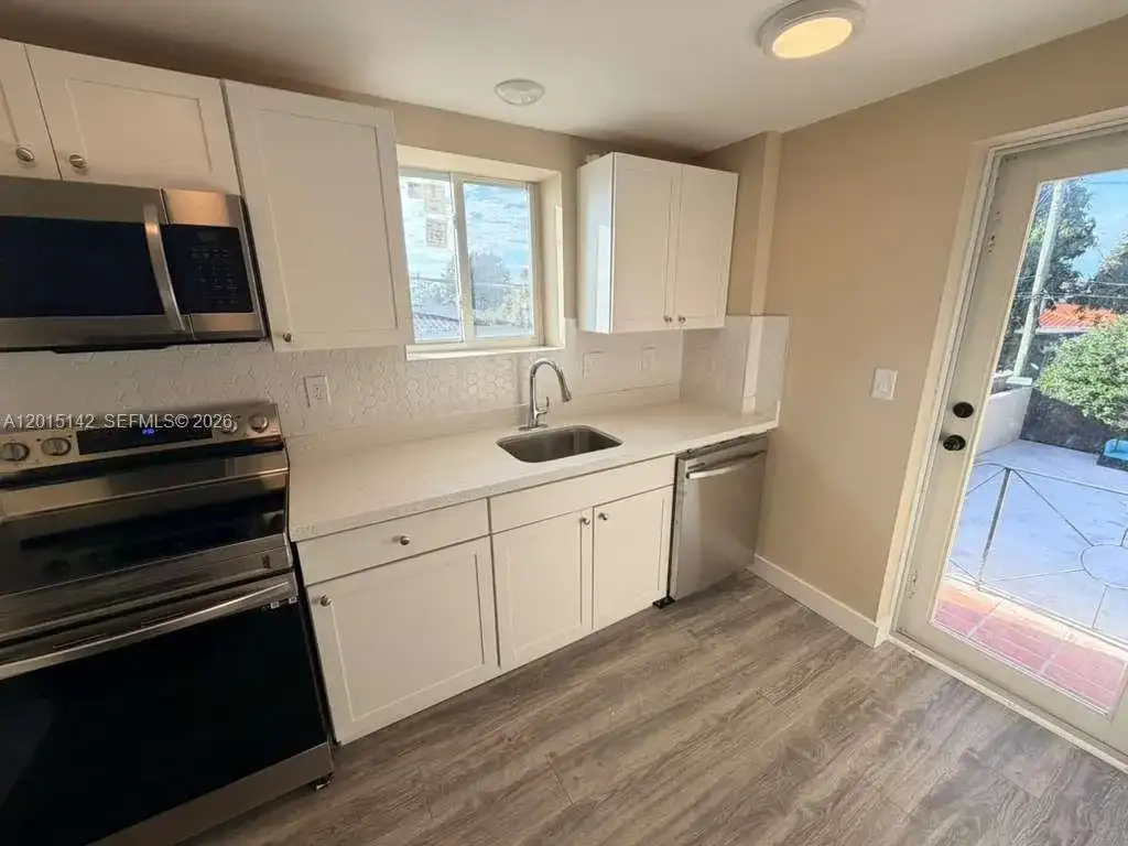 943 79th Ter # 202, Miami Beach FL 33141 photo 4