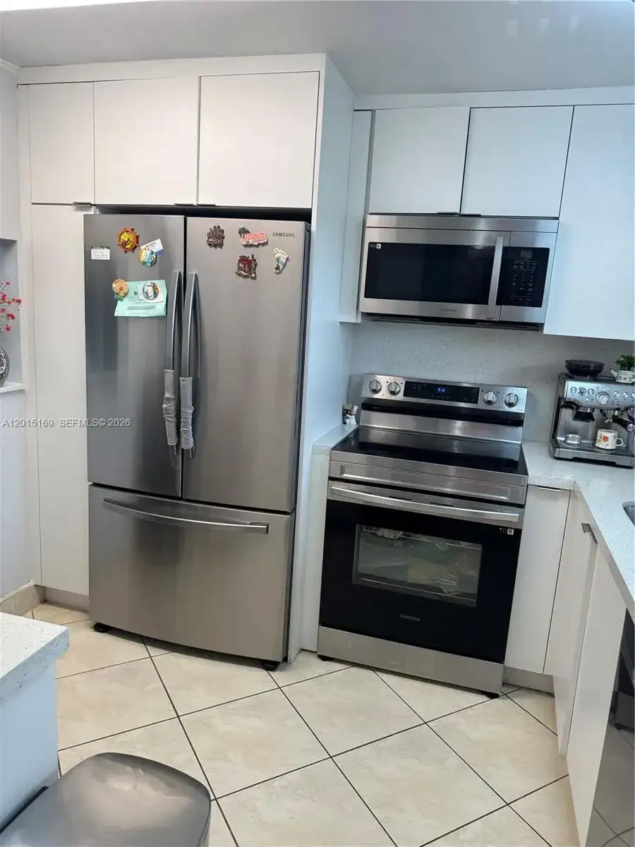 9580 Sunrise Lakes Blvd # 211, Sunrise FL 33322 photo 3