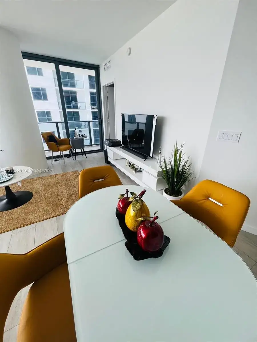 55 SW 9th St # 3308, Miami FL 33130 photo 2