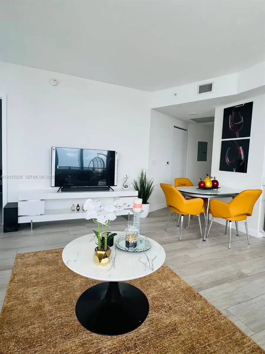 55 SW 9th St # 3308, Miami FL 33130 photo 3