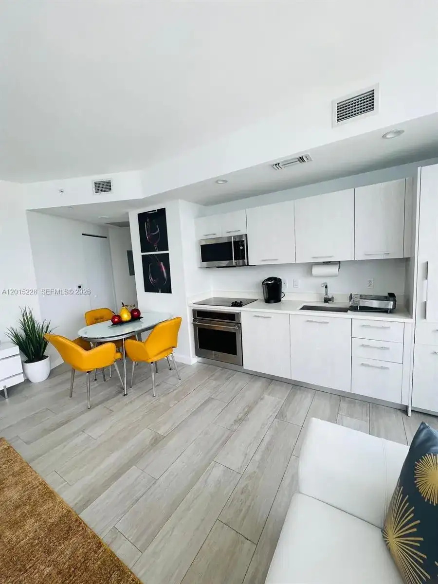 55 SW 9th St # 3308, Miami FL 33130 photo 4