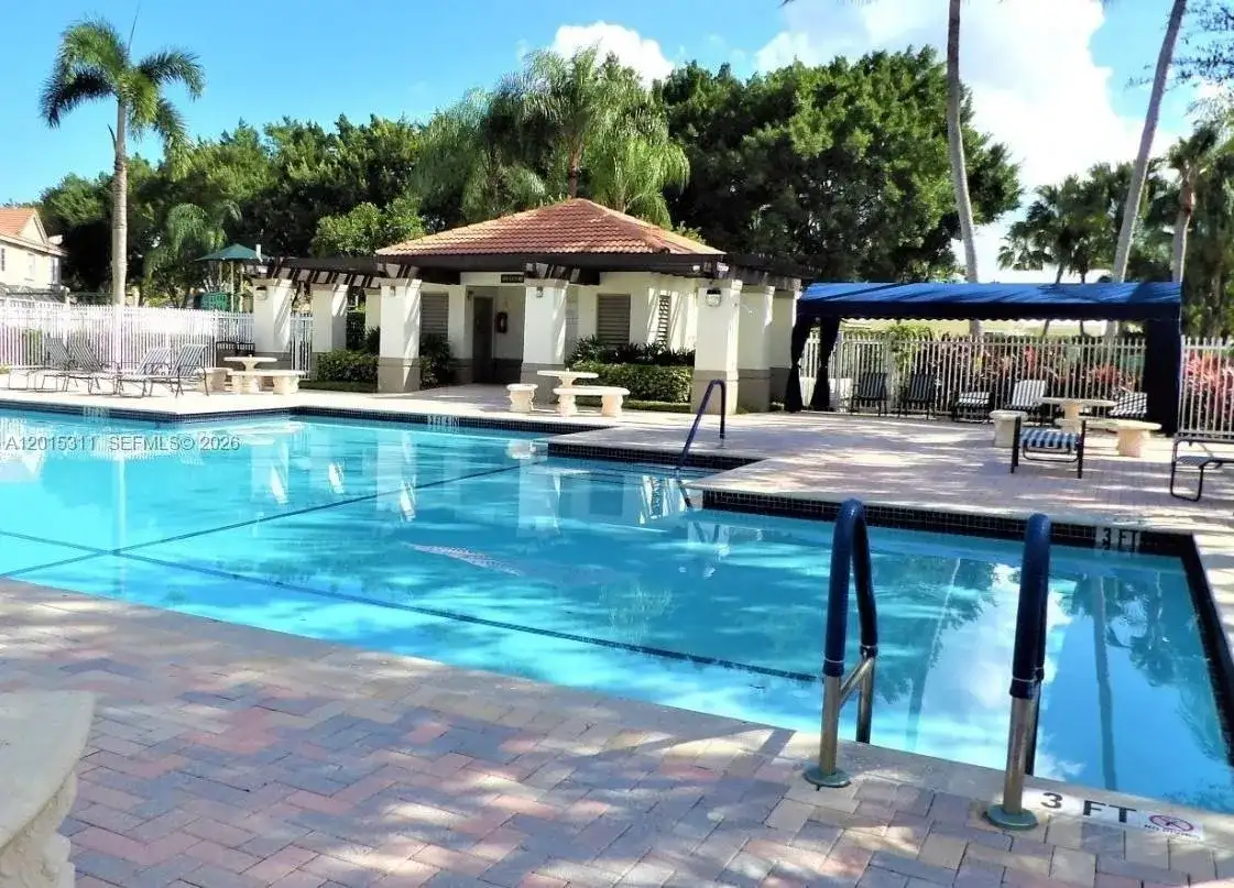 800 Sorrento Dr., Weston FL 33326 photo 2