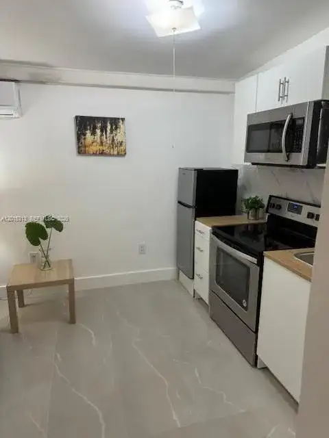 1270 NE 210th Ter # B, Miami FL 33179 photo 2