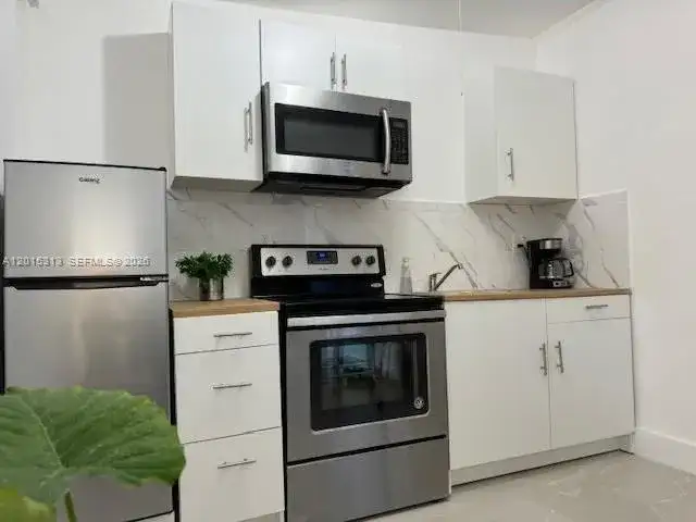 1270 NE 210th Ter # B, Miami FL 33179 photo 3