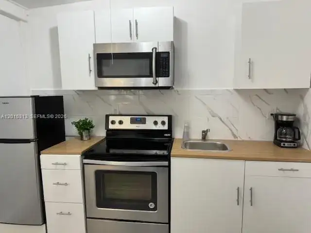 1270 NE 210th Ter # B, Miami FL 33179 photo 4