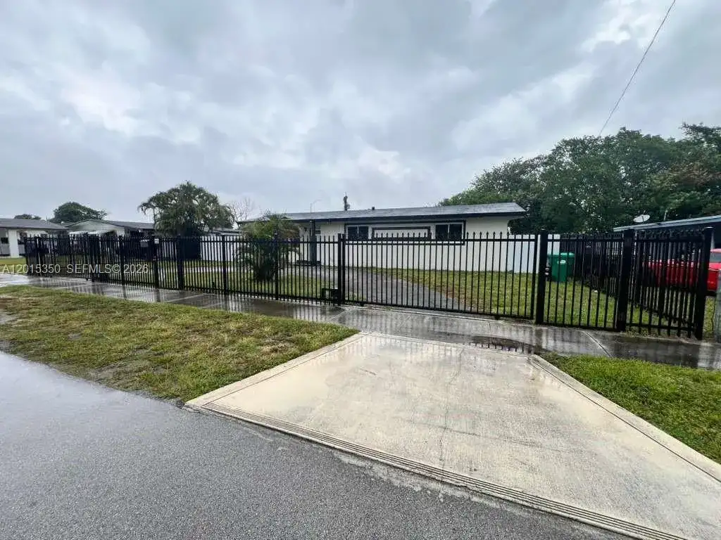 3221 NW 182nd St, Miami Gardens FL 33056 photo 2