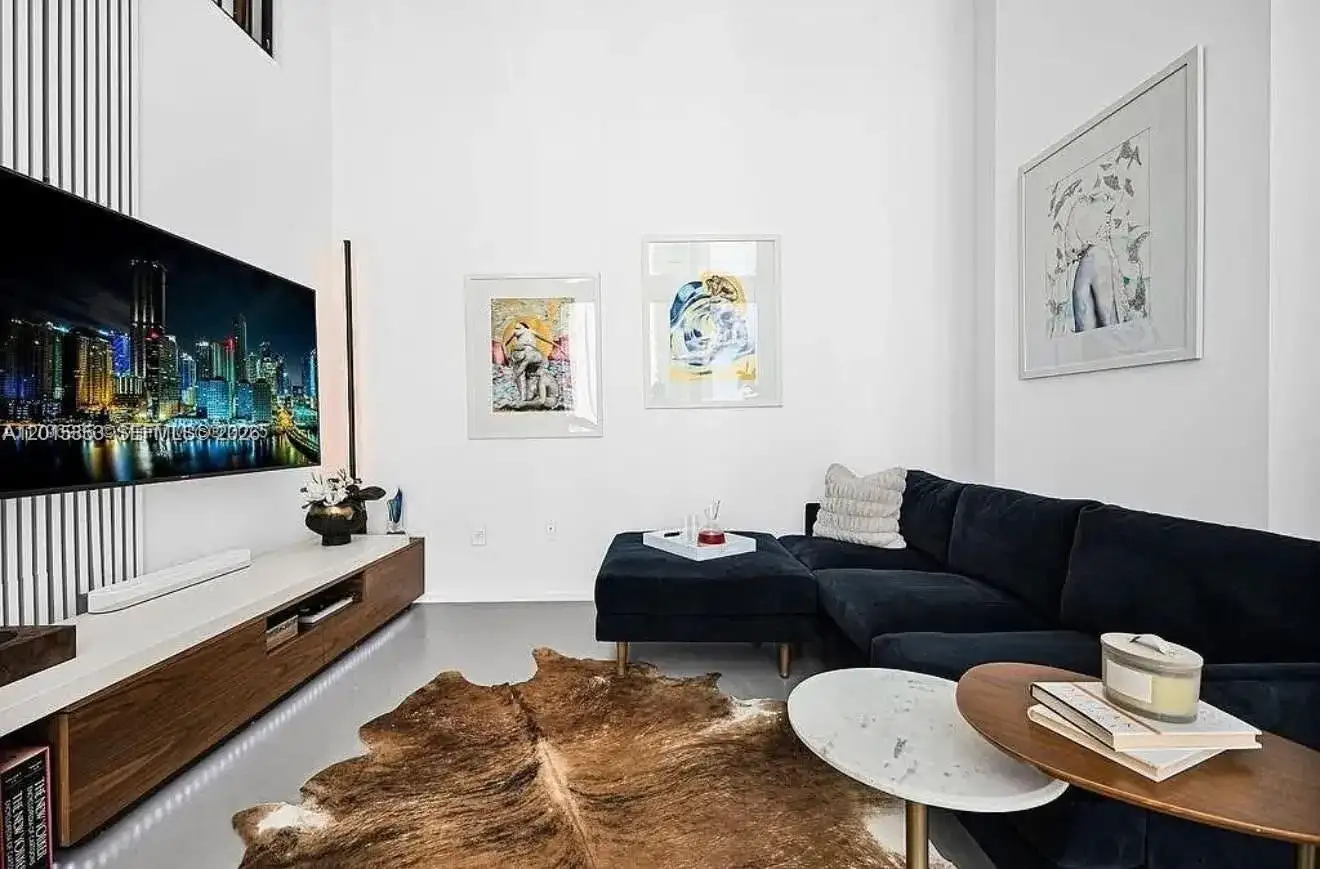 300 S Biscayne Blvd # 1232, Miami FL 33131 photo 2