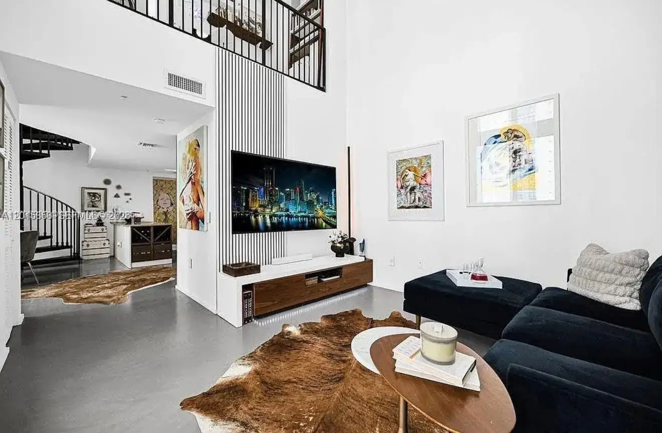 300 S Biscayne Blvd # 1232, Miami FL 33131 photo 3