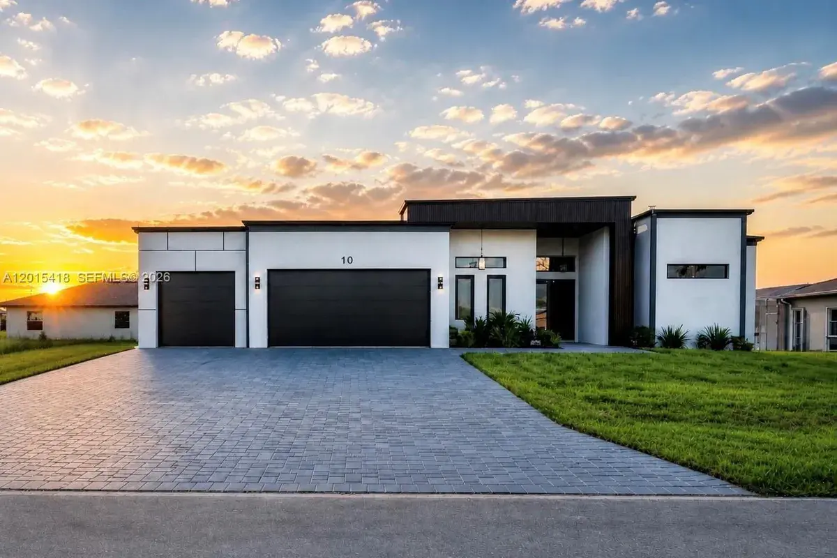 10 SW 33rd PL, Cape Coral FL 33904