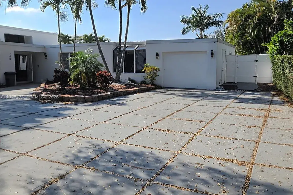 740 Conch Shell Pl, Plantation FL 33324