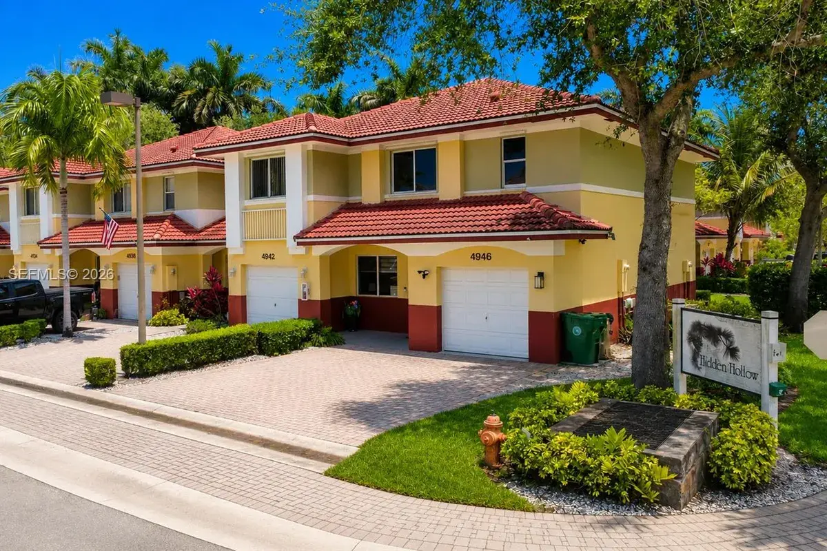 4946 SW 66th Ter, Davie FL 33314