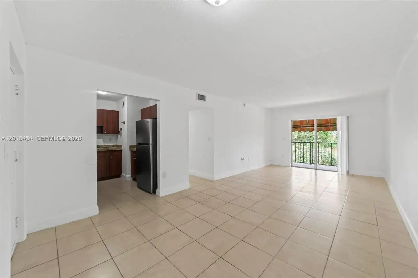 525 W 69th St # 306, Hialeah FL 33014 photo 2