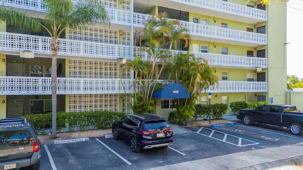 1425 Arthur St # 103A, Hollywood FL 33020