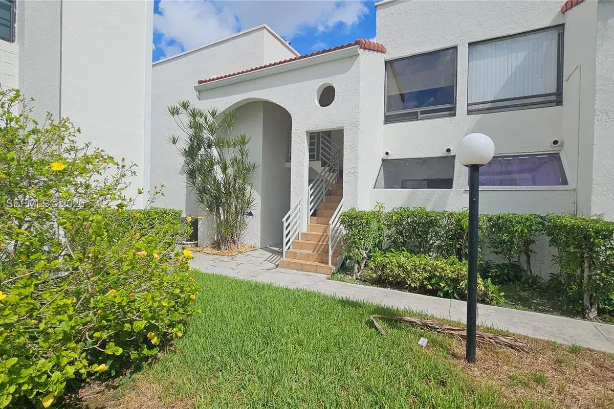 3544 Magellan Cir # 117, Aventura FL 33180