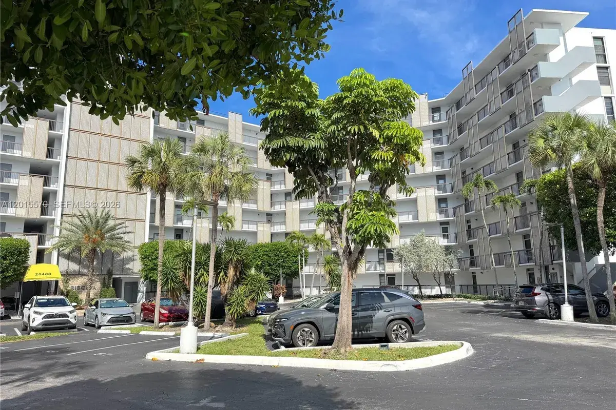 20400 W Country Club Dr # 209, Aventura FL 33180