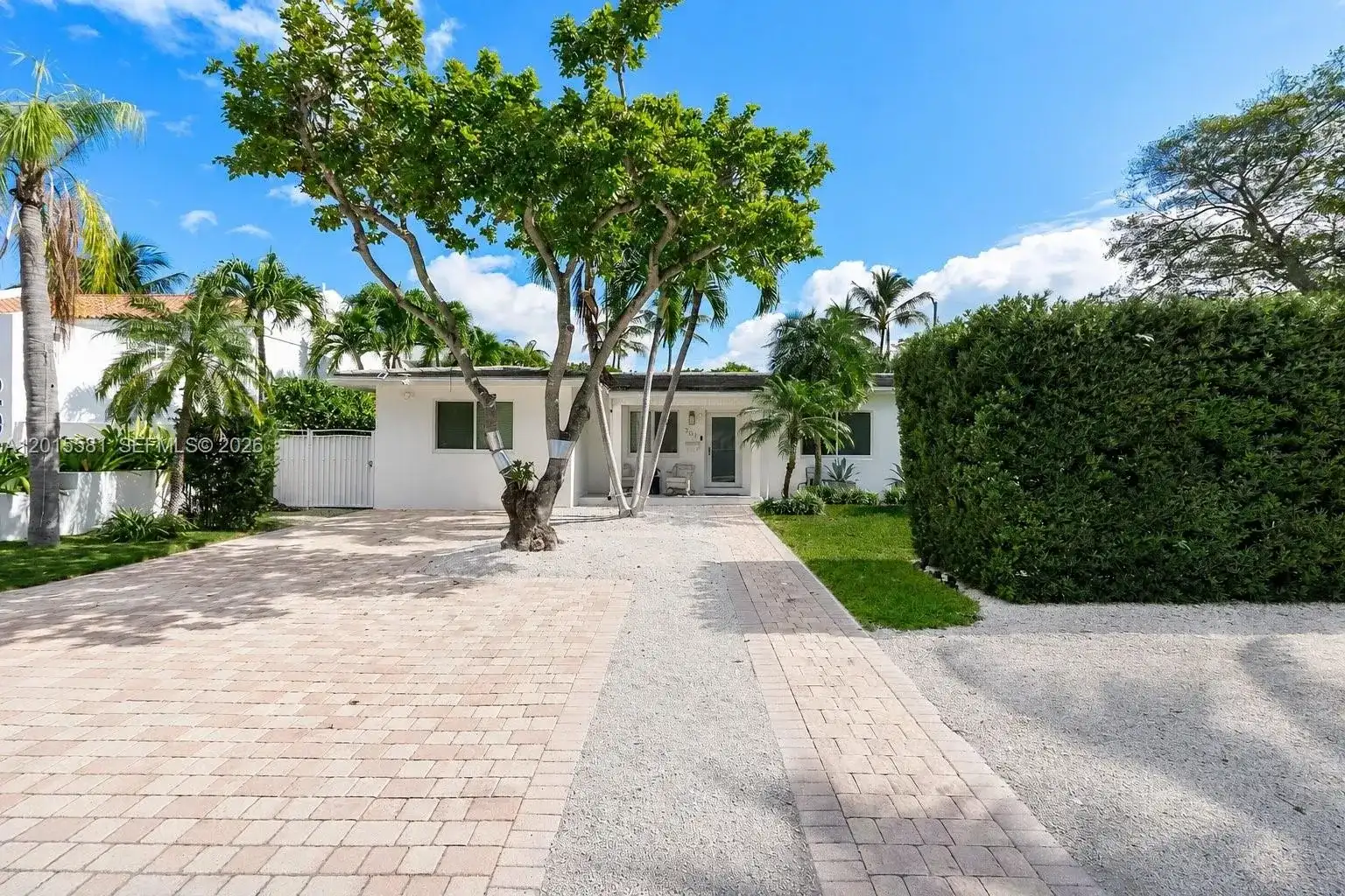 301 Hampton Ln, Key Biscayne FL 33149