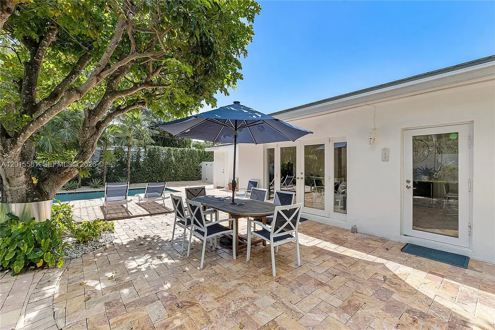 301 Hampton Ln, Key Biscayne FL 33149