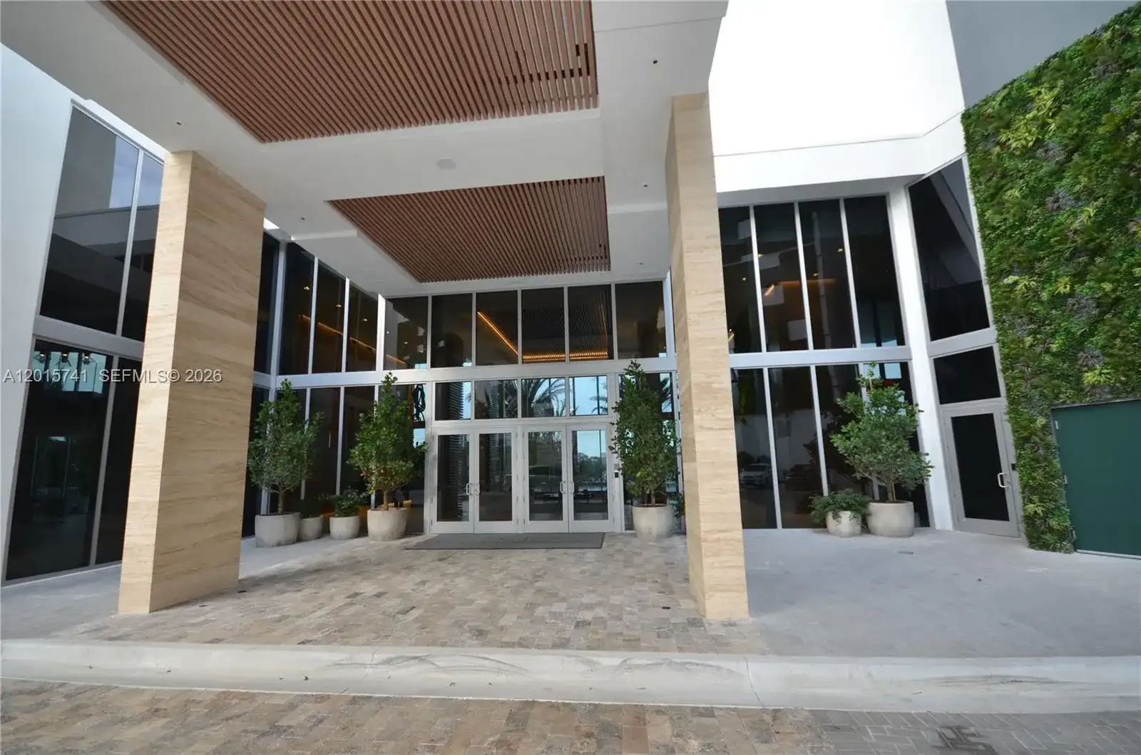 16385 Biscayne Blvd # 519, North Miami Beach FL 33160