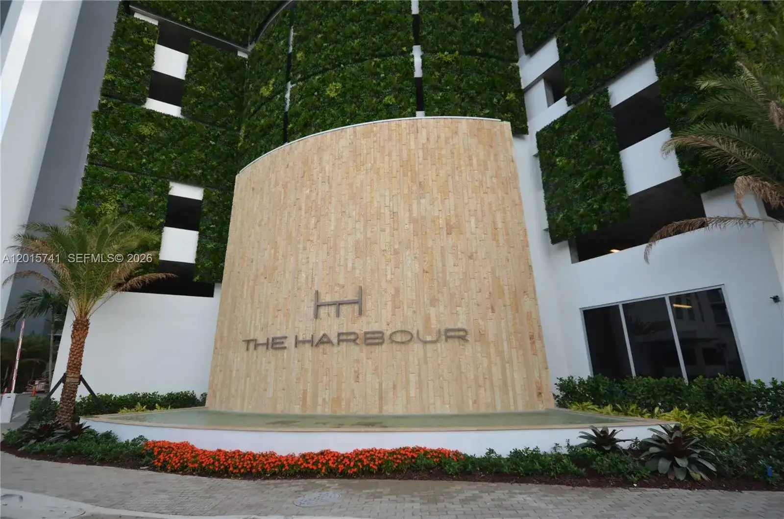 16385 Biscayne Blvd # 519, North Miami Beach FL 33160 photo 2