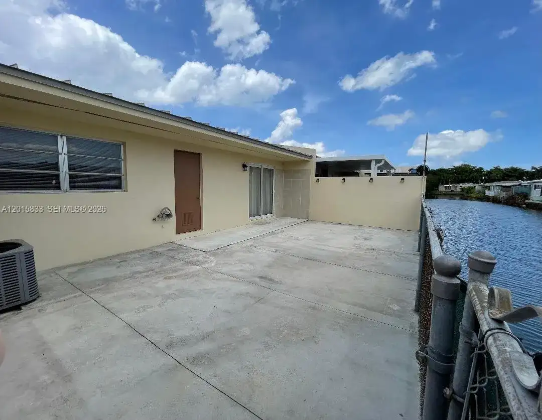 10112 SW 20th St, Miami FL 33165 photo 2