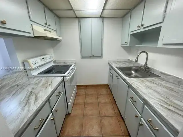 10112 SW 20th St, Miami FL 33165 photo 4