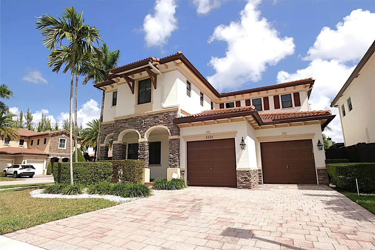 8925 NW 99th Ave, Doral FL 33178