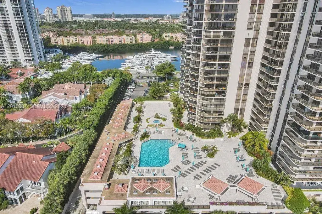 19667 Turnberry Way # 3F, Aventura FL 33180